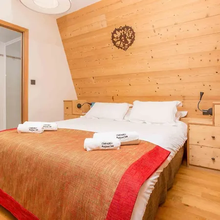 Le Paradis 18 & 18b Appts - Year