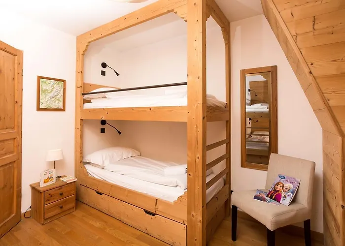 Le Paradis 18 & 18b Appts - Year アパート