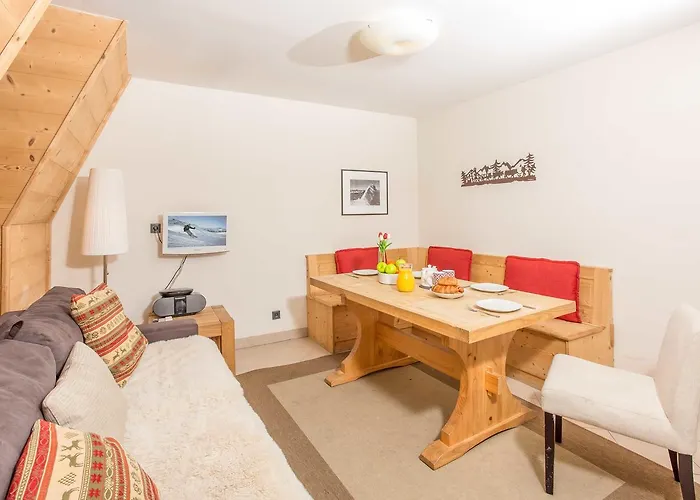 Le Paradis 18 & 18b Appts - Year シャモニー